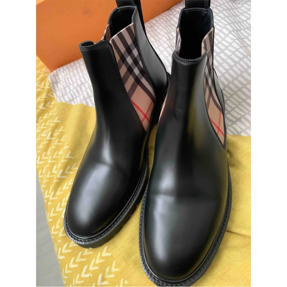Burberry Leather Chelsea Boots - Picture 7 of 7